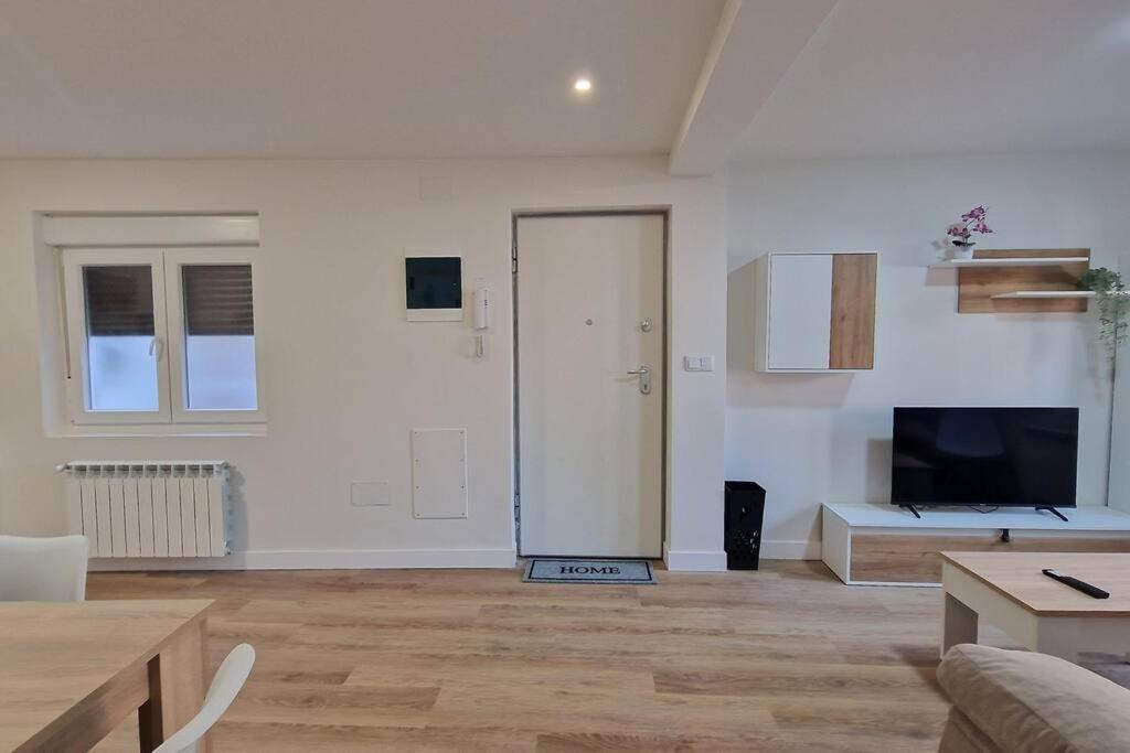 Apartamento Aires De Tineo Oviedo Esterno foto